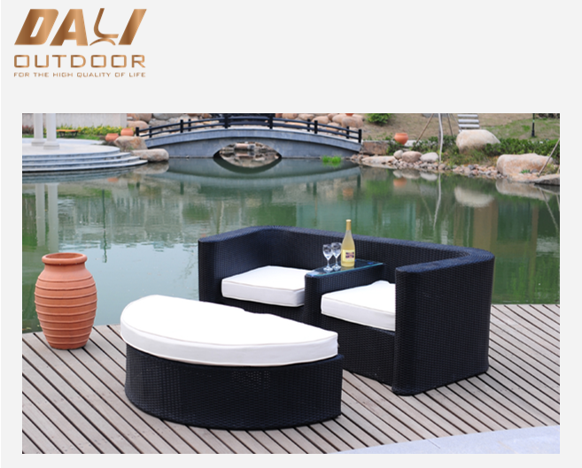 Sedia da salotto per esterni in rattan PE in vimini da patio Love Seat con poggiapiedi