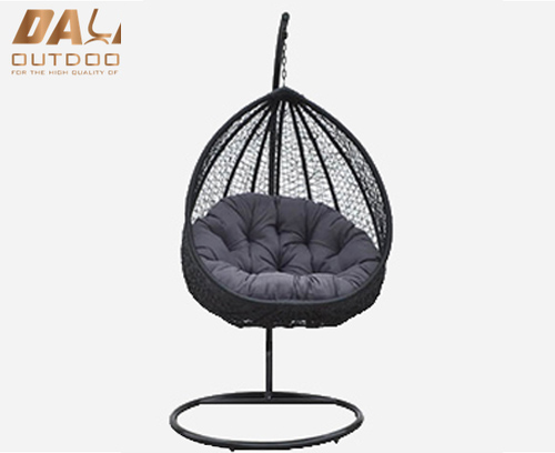 Sedia a dondolo per patio in vimini per il tempo libero con sedia a forma di uovo in rattan da appendere all'aperto di vendita calda